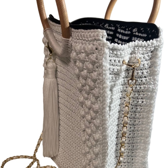 Handcrafted Trapezoid Women's Handbag - Picture 4 of 6